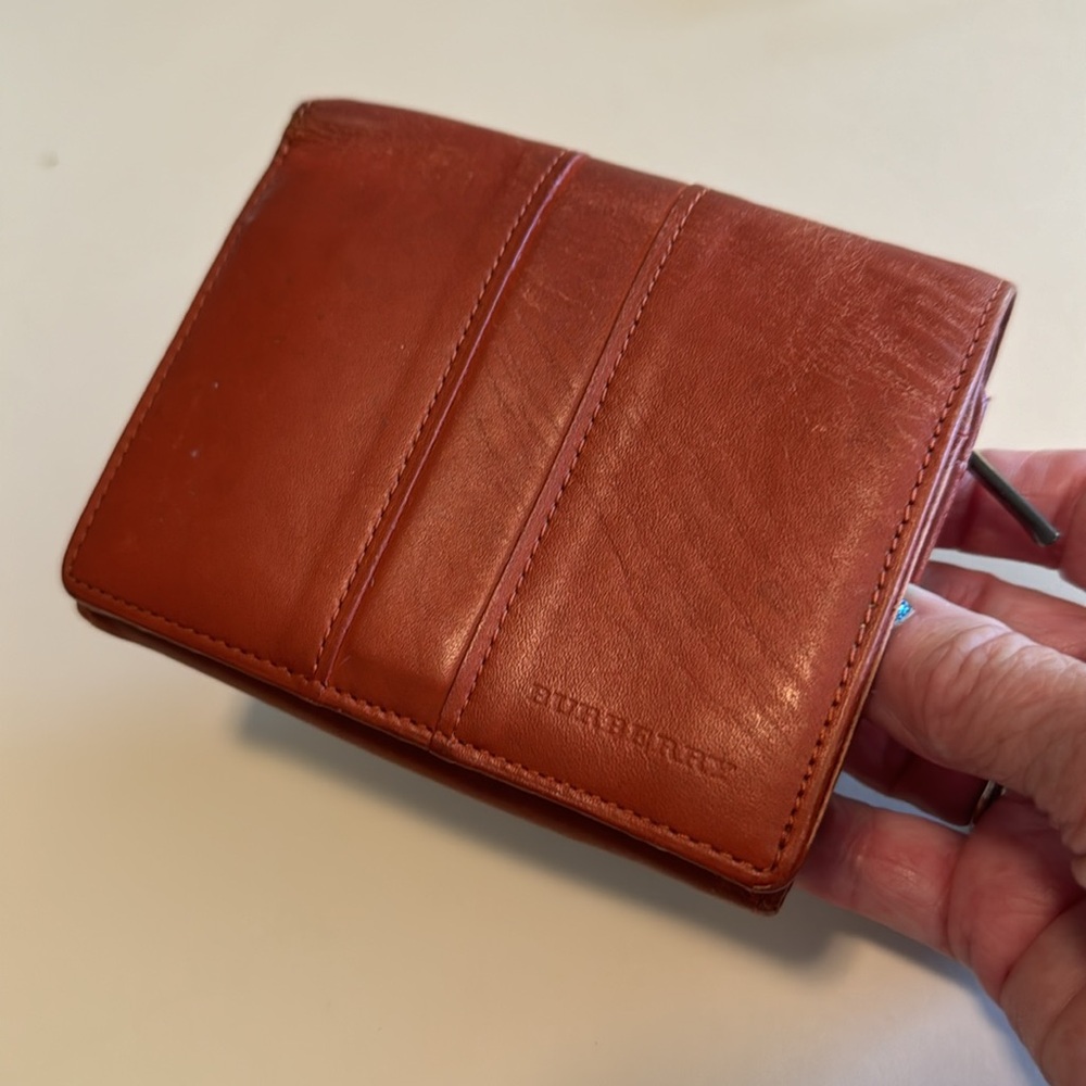 Burberry Bifold unisex Wallet. Leather exterior with novacheck interior.… - Picture 2 of 5